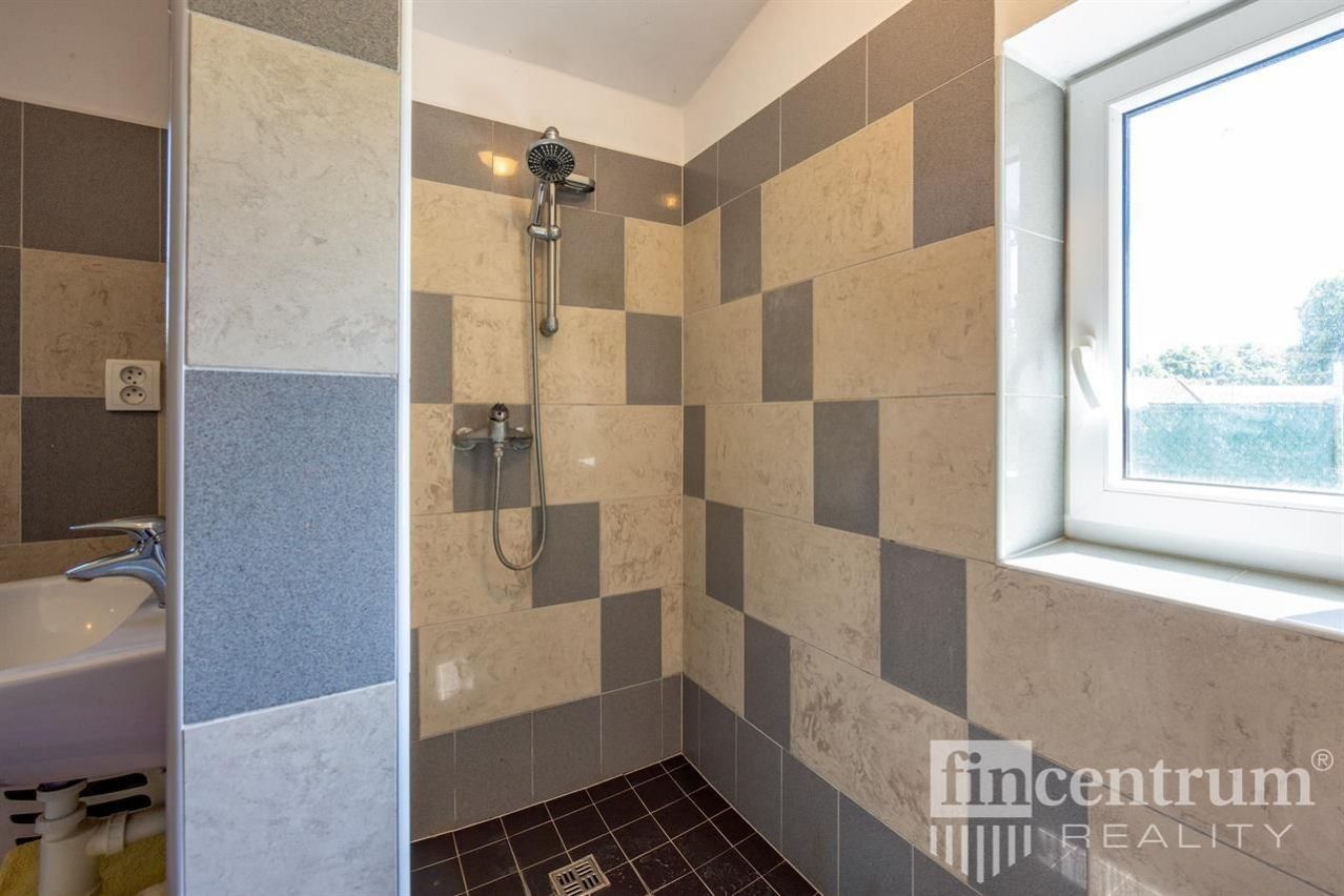 Prodej nemovitosti 1698 m² - foto 12