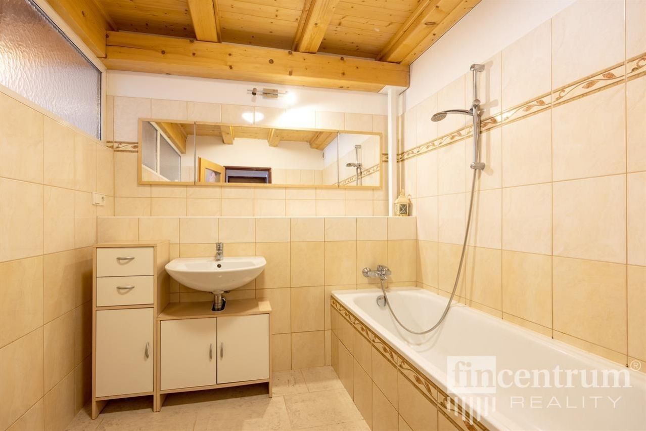 Prodej nemovitosti 1698 m² - foto 14