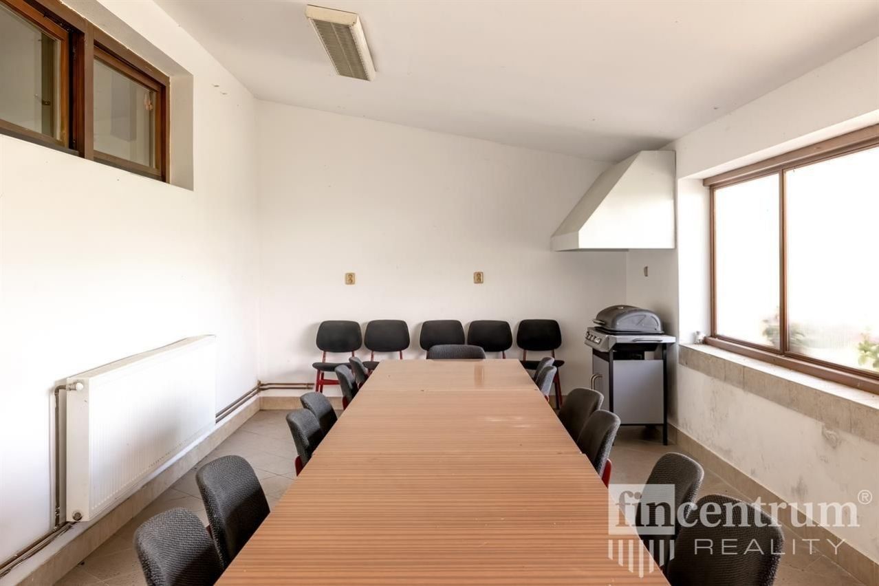 Prodej nemovitosti 1698 m² - foto 22