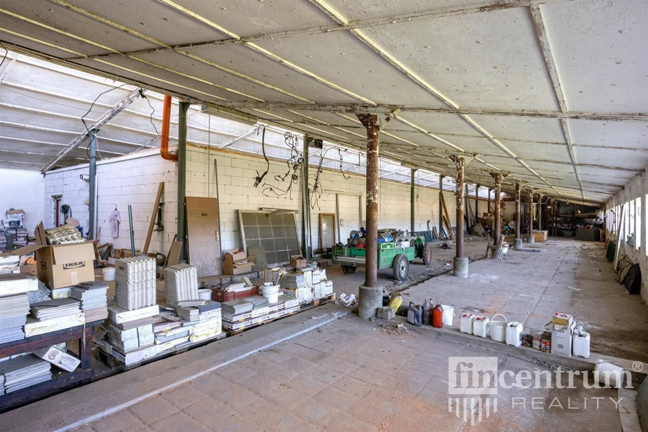 Prodej nemovitosti 1698 m² - foto 23