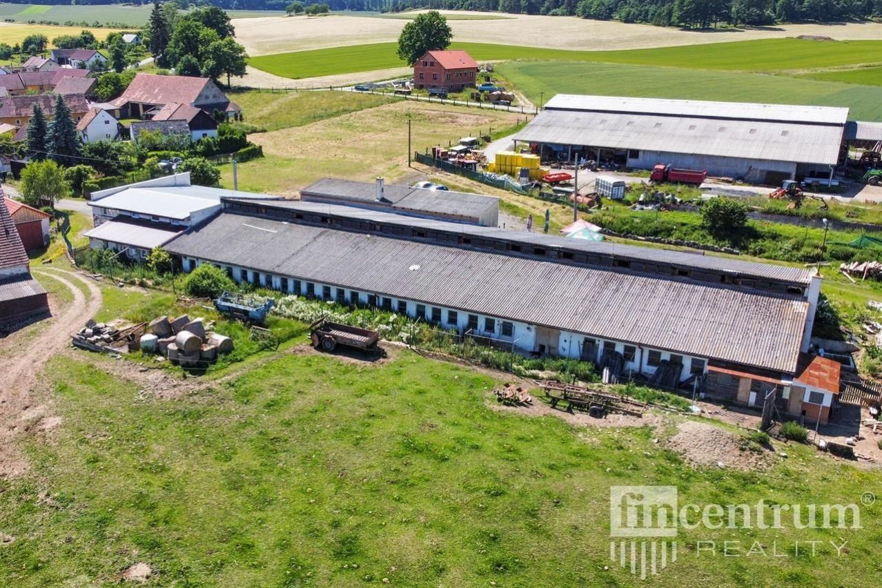 Prodej nemovitosti 1698 m² - foto 25