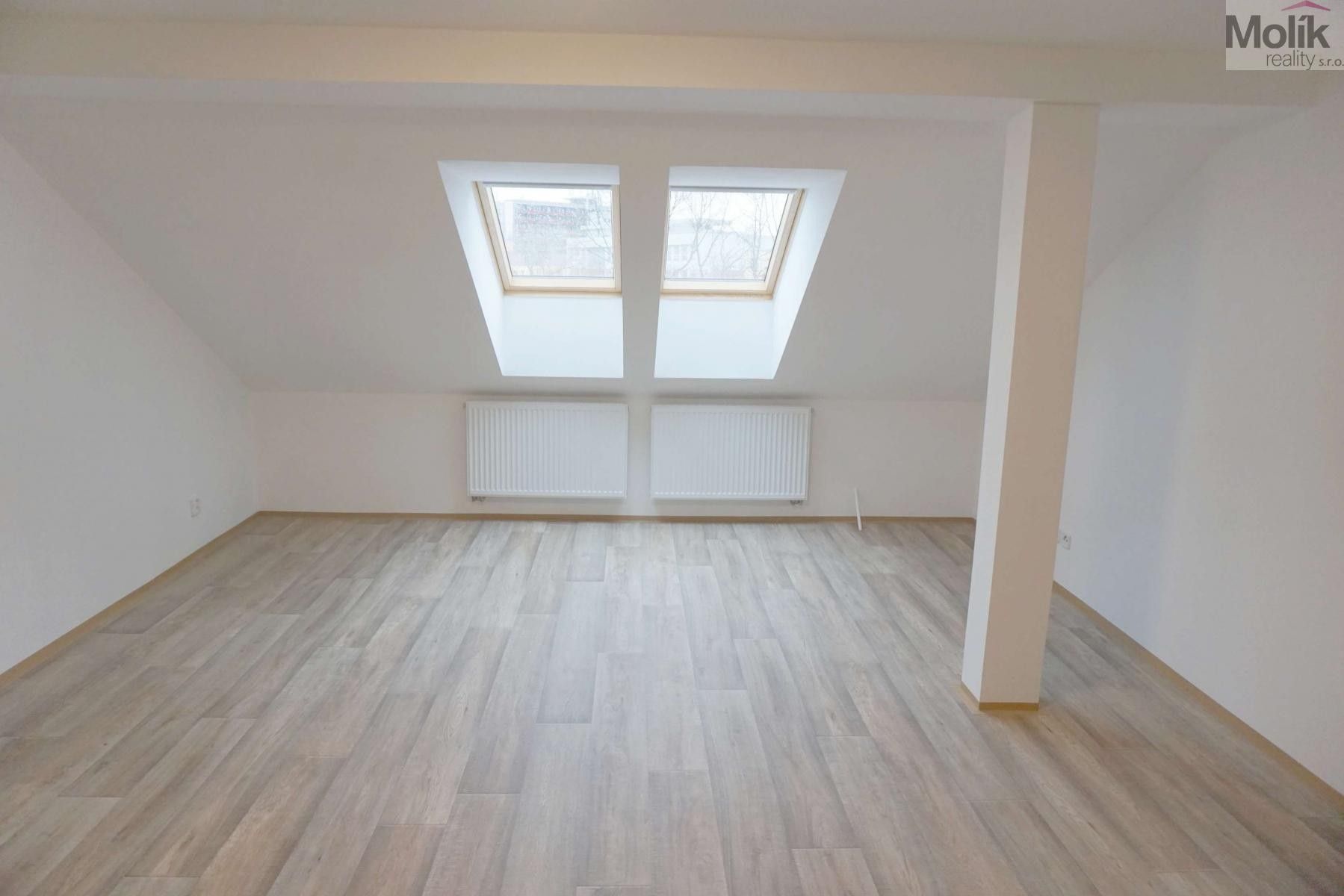 Pronájem bytu 3+kk 64 m² - foto 3
