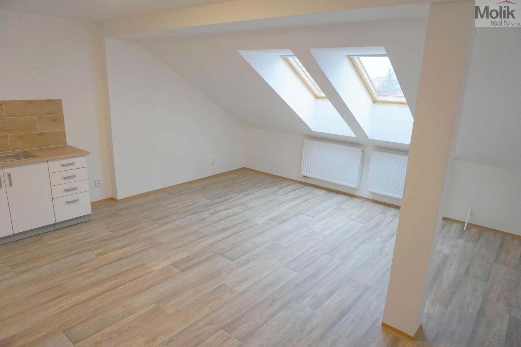 Pronájem bytu 3+kk 64 m² - foto 2