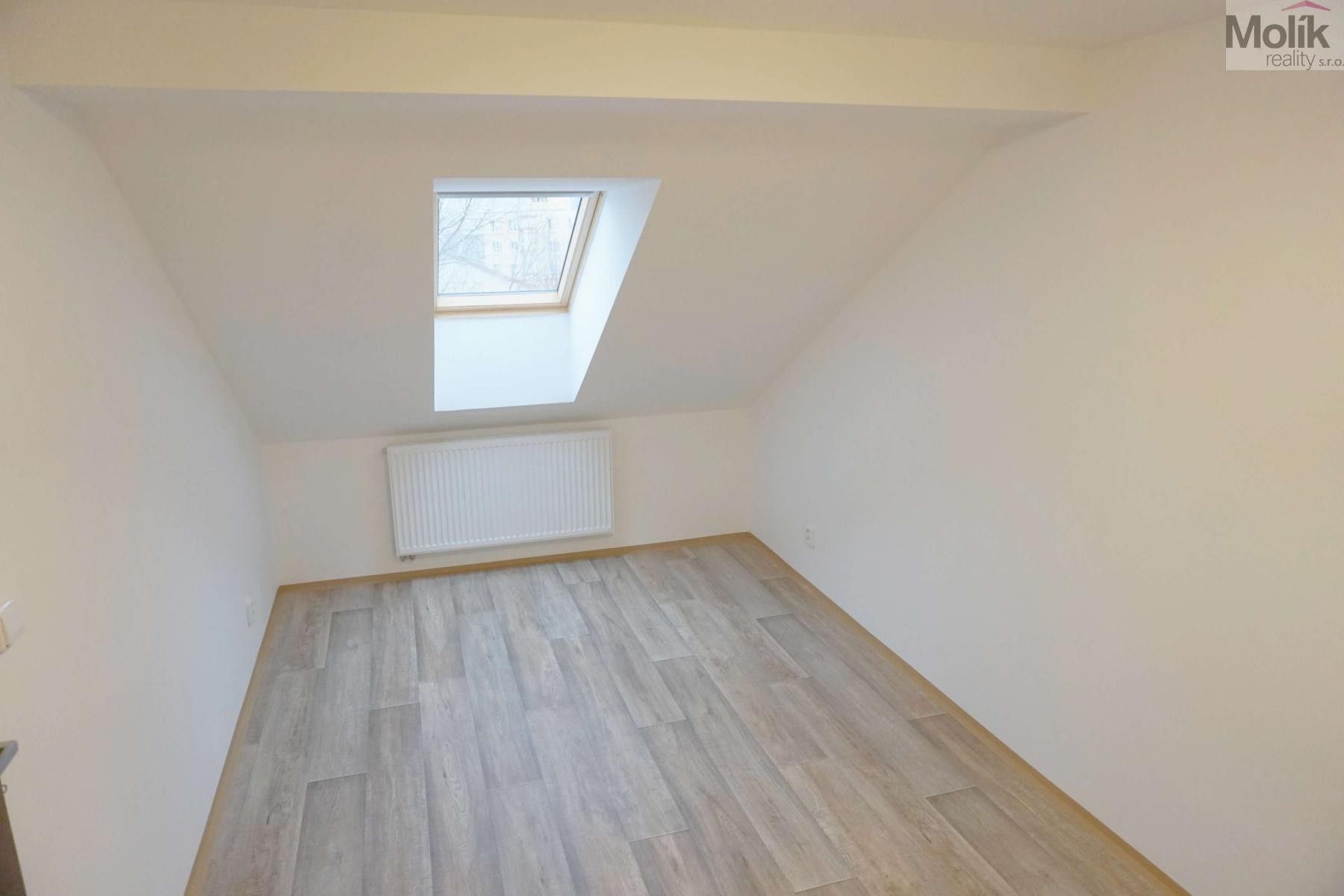 Pronájem bytu 3+kk 64 m² - foto 10