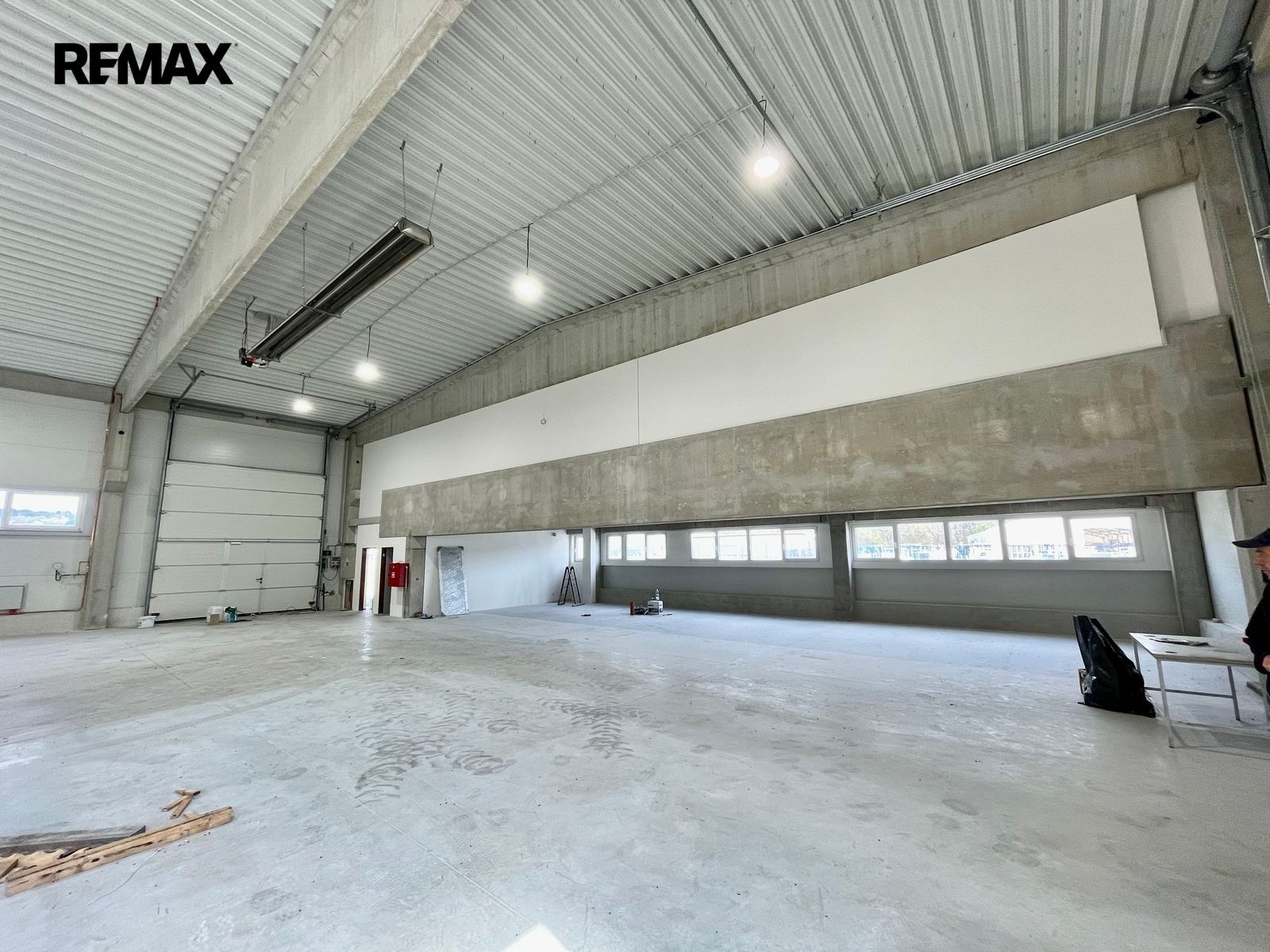 Pronájem komerčního prostoru 1500 m² - foto 4