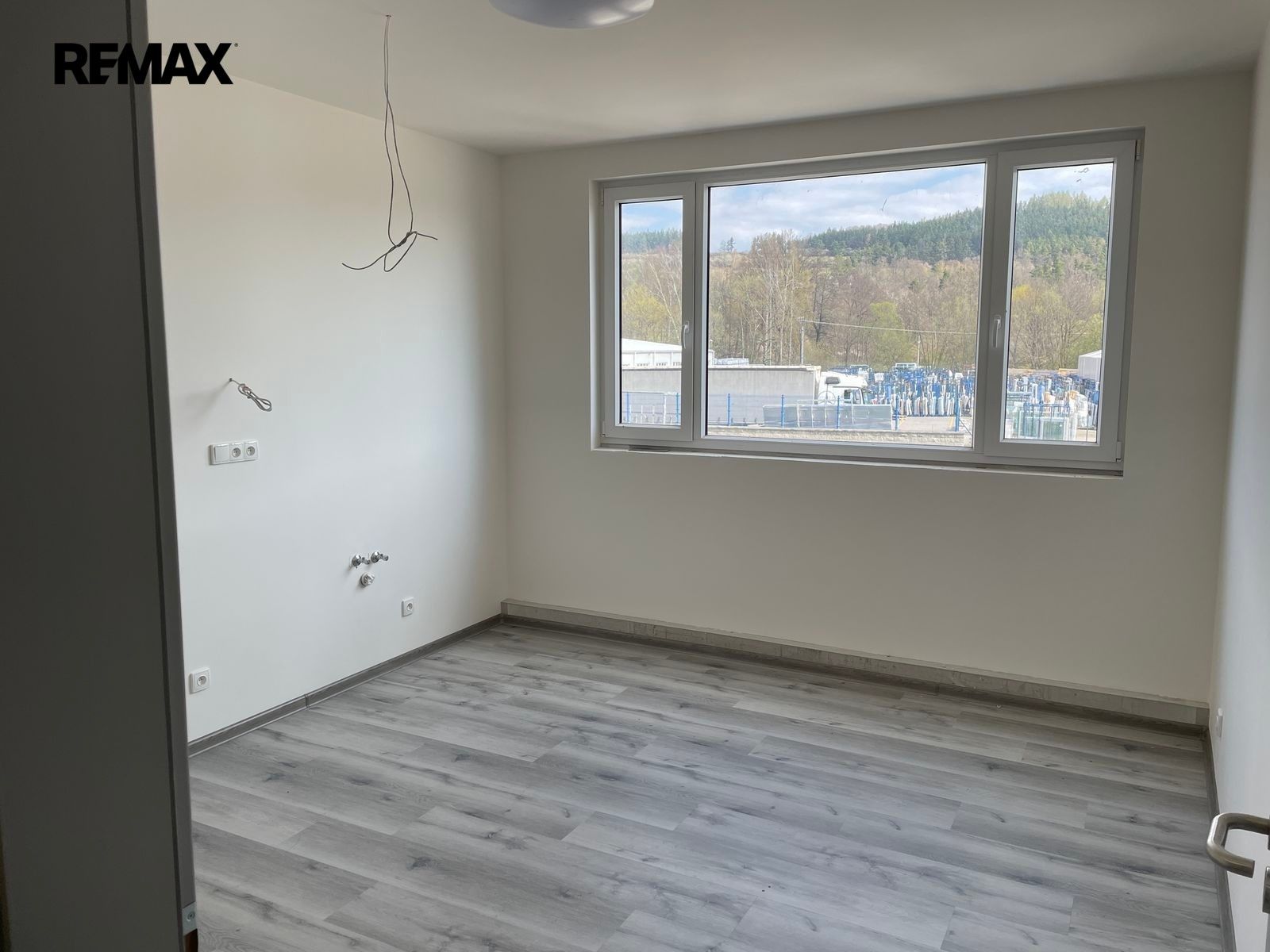 Pronájem komerčního prostoru 1500 m² - foto 8