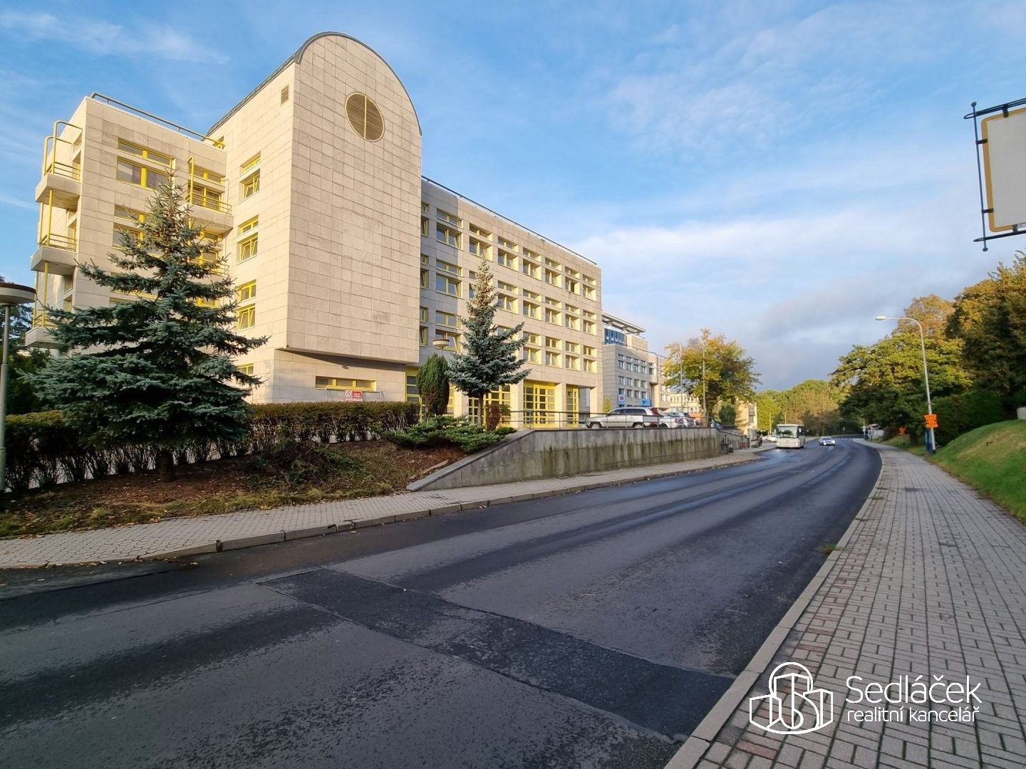 Pronájem komerčního prostoru 350 m² - foto 2