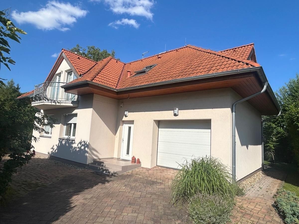 Pronájem domu 200 m² - foto 1