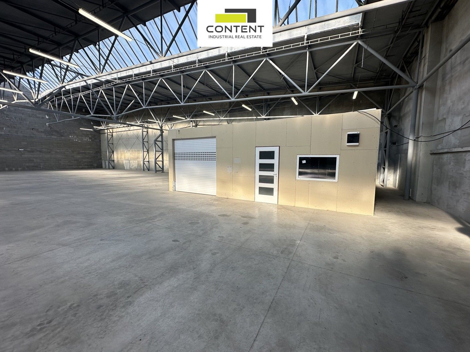 Pronájem komerčního prostoru 2000 m² - foto 6