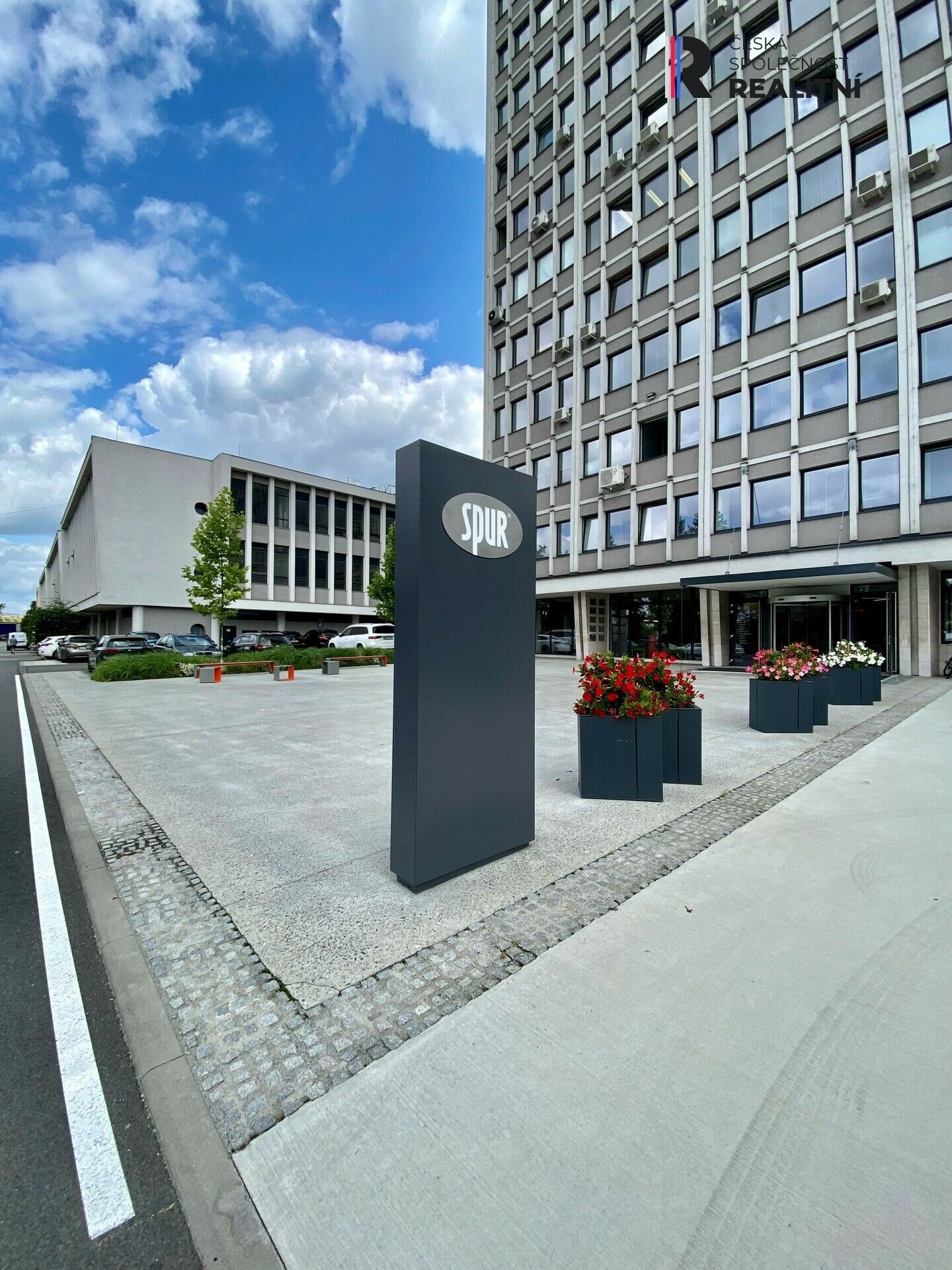 Pronájem komerčního prostoru 550 m² - foto 1