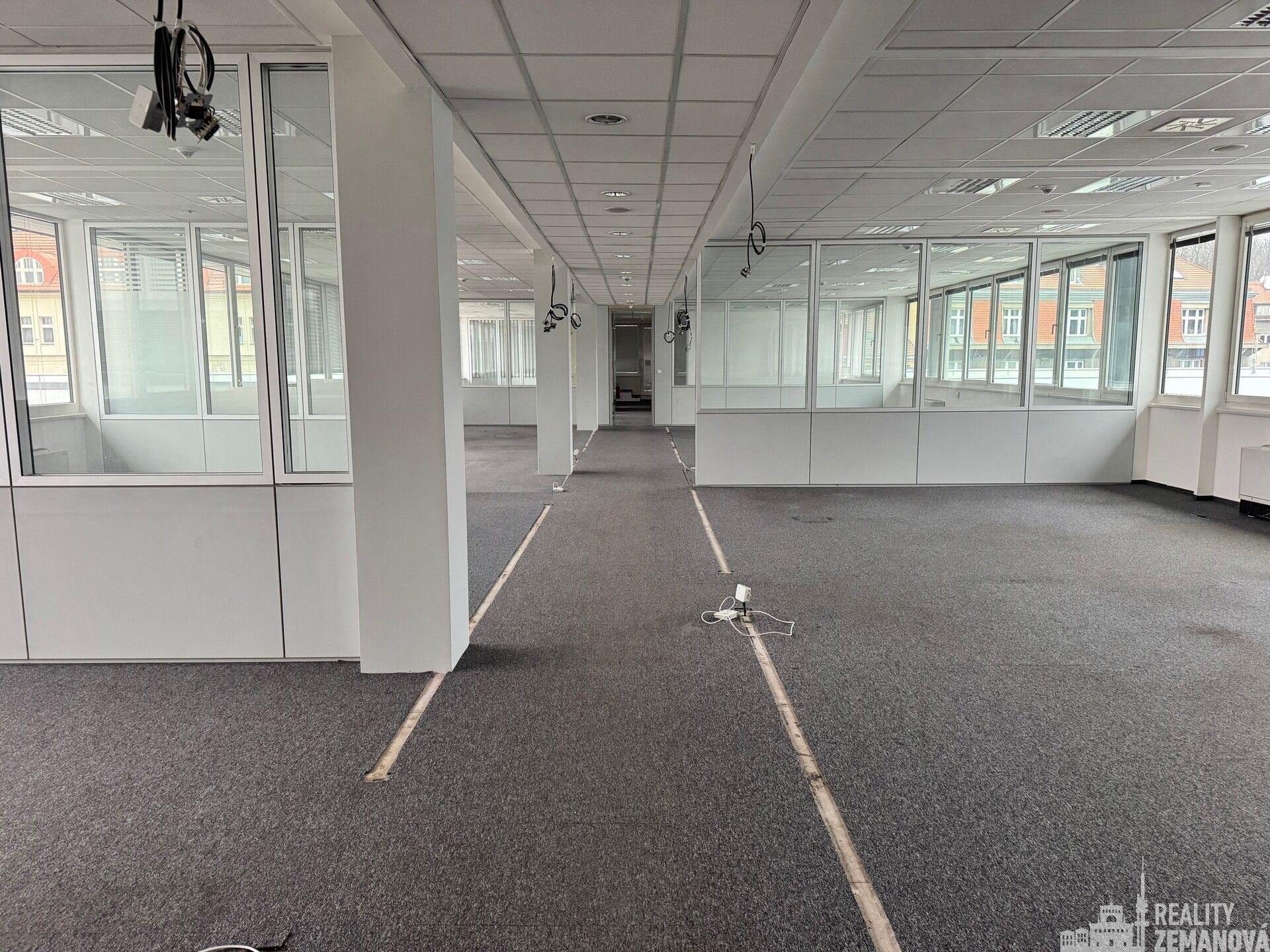Pronájem komerčního prostoru 1006 m² - foto 2