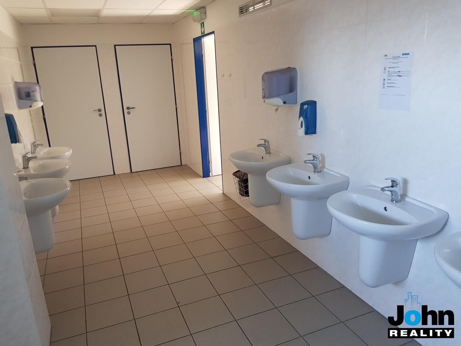 Pronájem komerčního prostoru 720 m² - foto 8