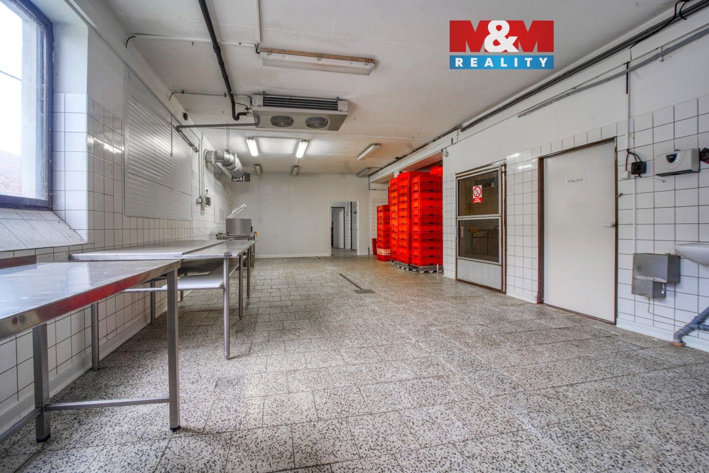 Prodej komerčního prostoru 377 m² - foto 1