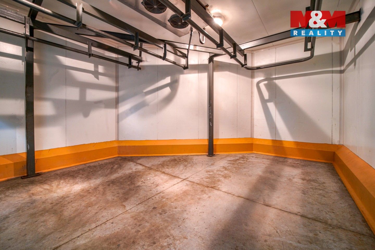 Prodej komerčního prostoru 377 m² - foto 2