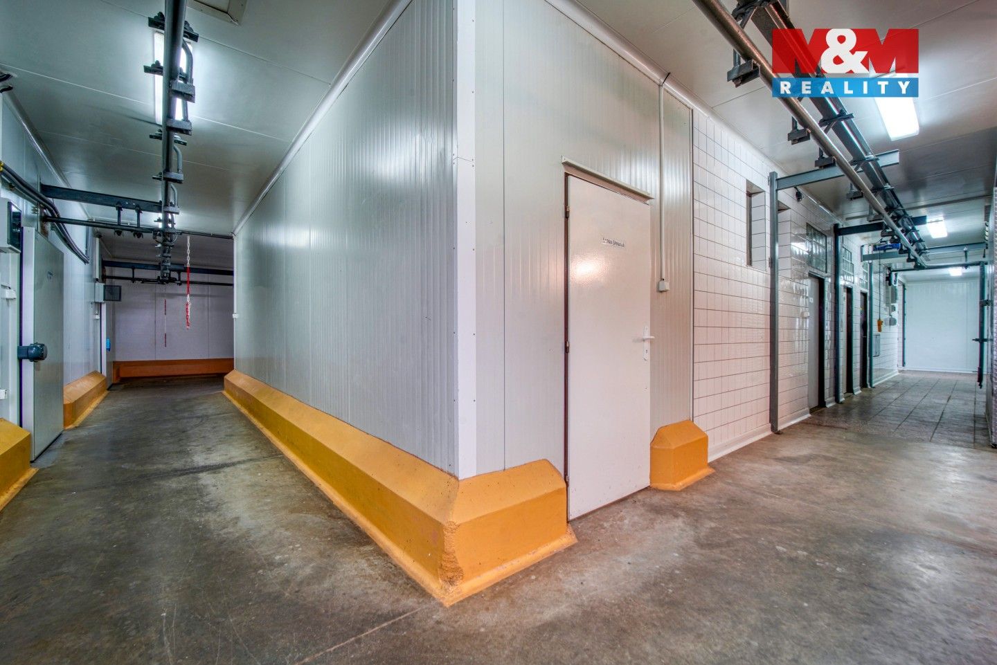 Prodej komerčního prostoru 377 m² - foto 3