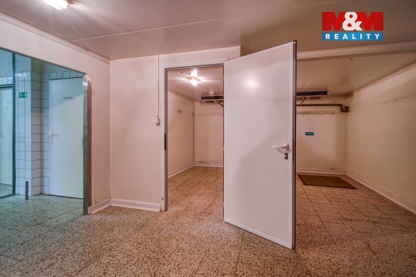 Prodej komerčního prostoru 377 m² - foto 9