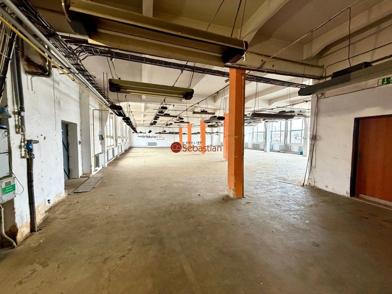 Pronájem komerčního prostoru 1000 m² - foto 5