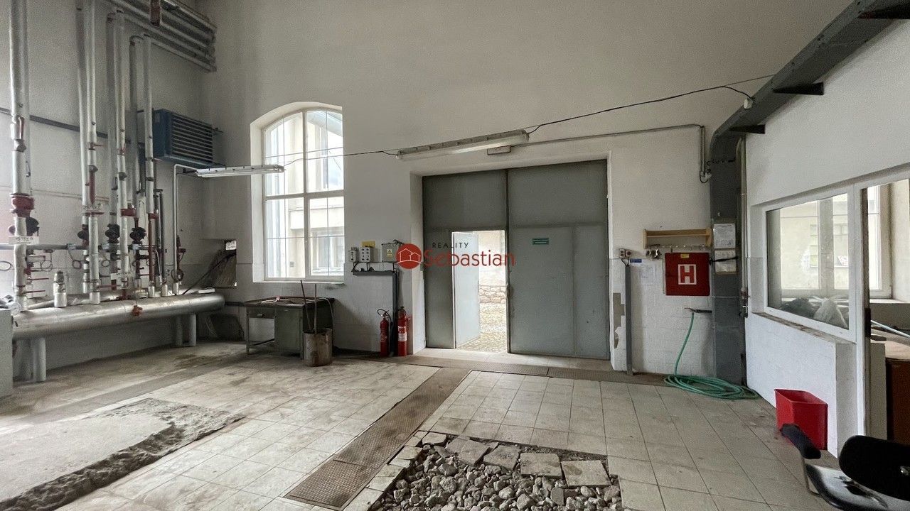 Pronájem nemovitosti 185 m² - foto 1