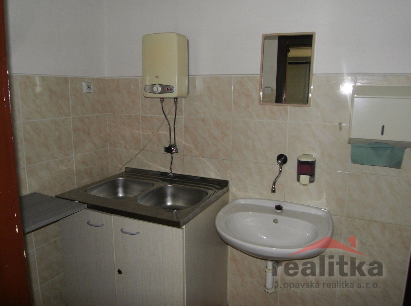 Pronájem komerčního prostoru 220 m² - foto 10