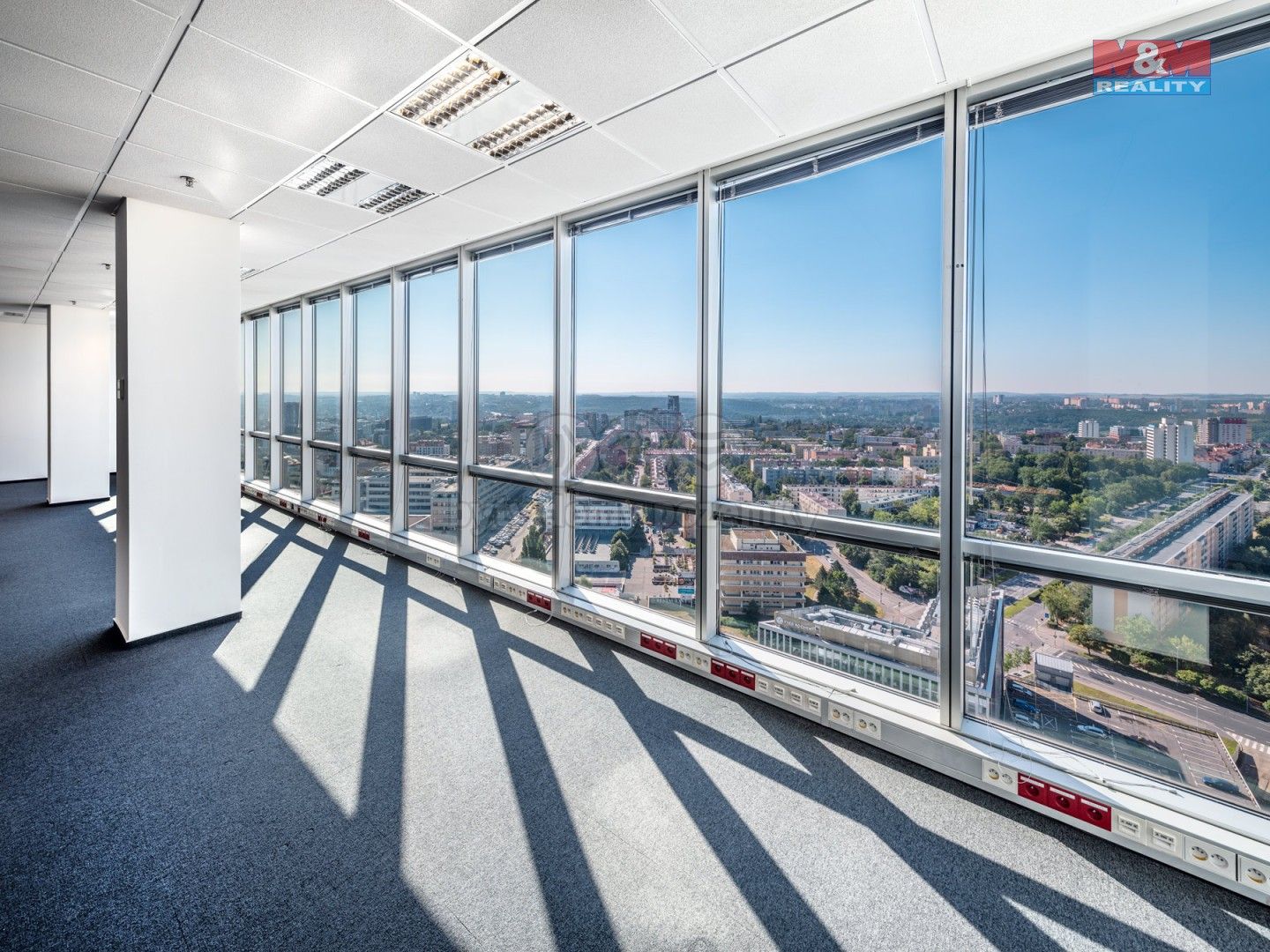 Pronájem komerčního prostoru 906 m² - foto 2