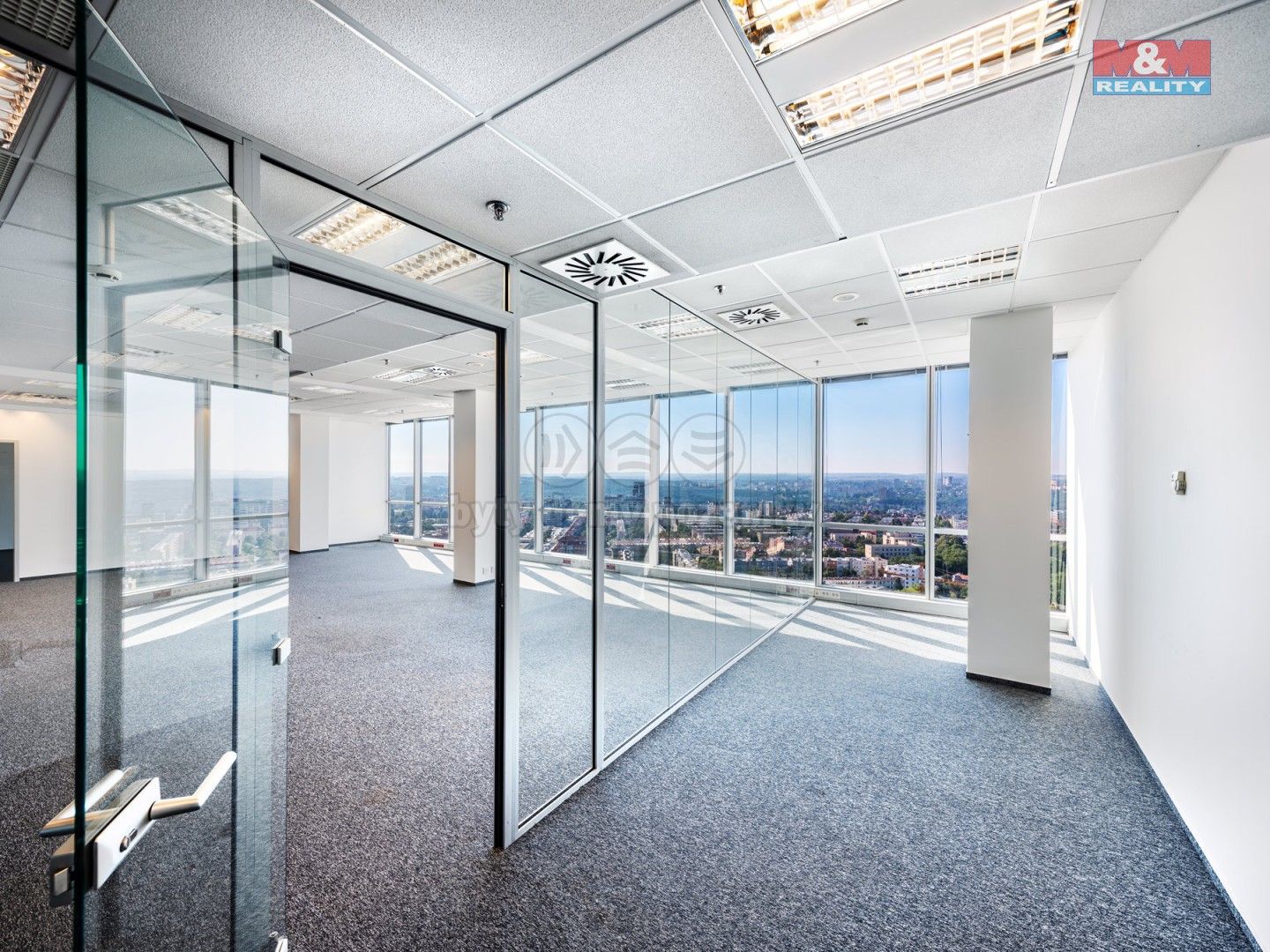 Pronájem komerčního prostoru 906 m² - foto 1