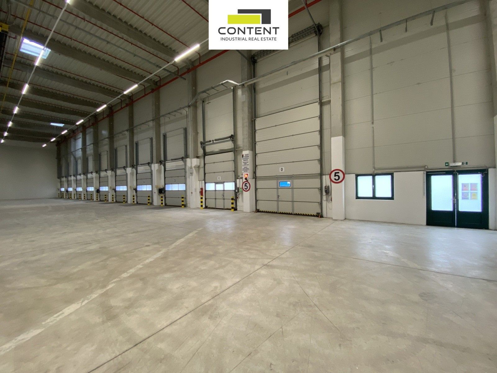 Pronájem komerčního prostoru 6552 m² - foto 1