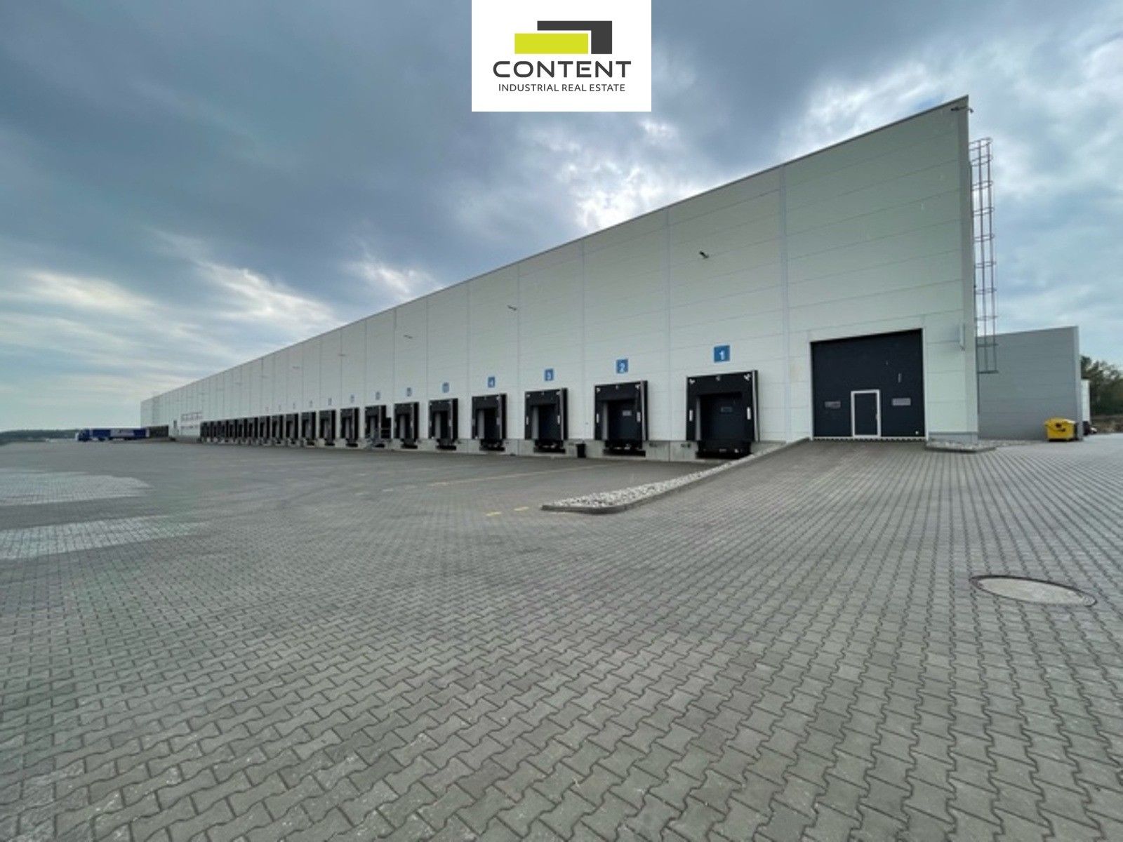 Pronájem komerčního prostoru 10000 m² - foto 8