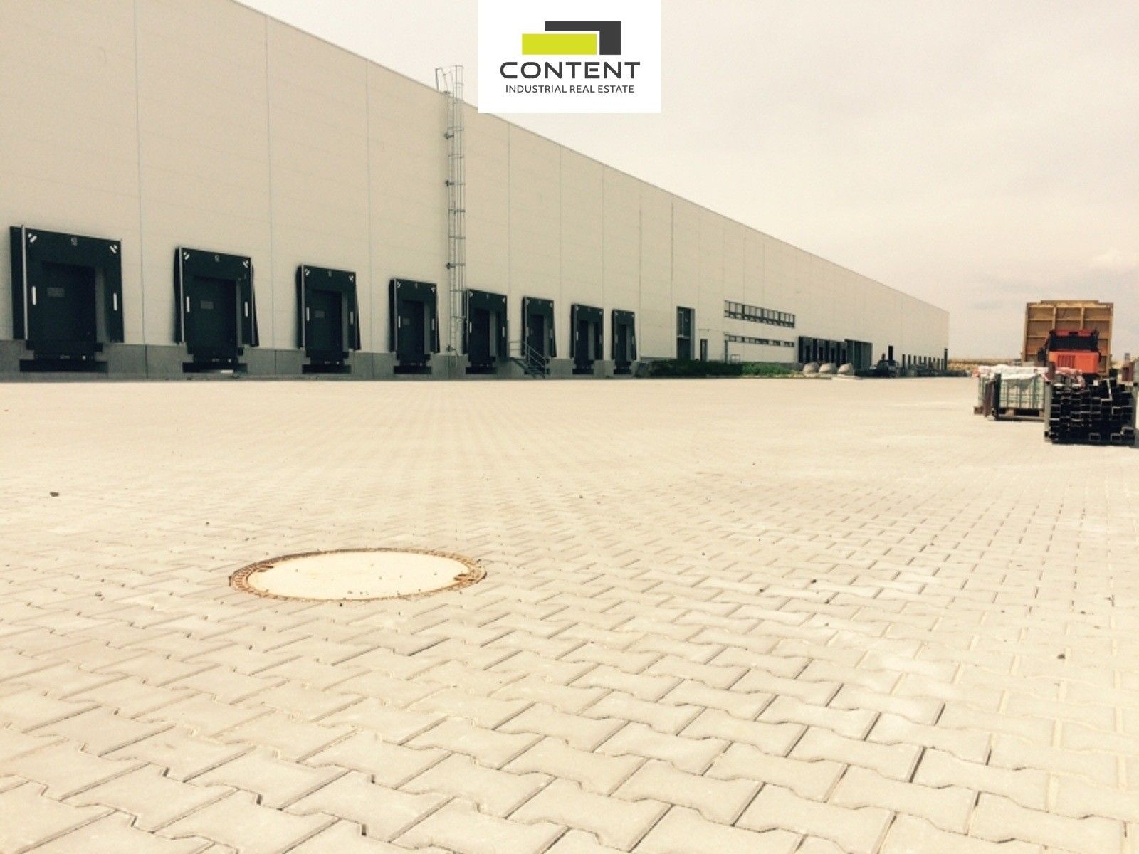 Pronájem komerčního prostoru 10000 m² - foto 9