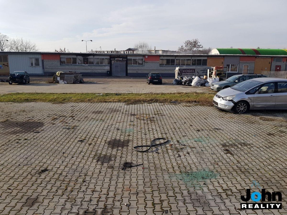 Pronájem komerčního prostoru 730 m² - foto 12