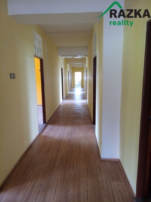 Pronájem komerčního prostoru 200 m² - foto 1