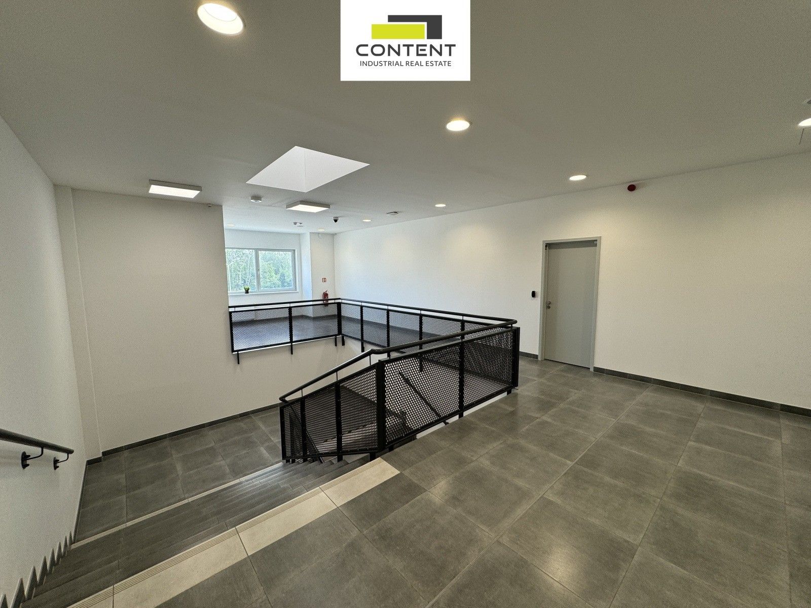 Pronájem komerčního prostoru 15000 m² - foto 13