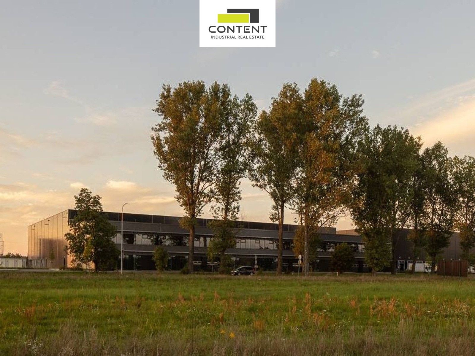 Pronájem komerčního prostoru 576 m² - foto 8