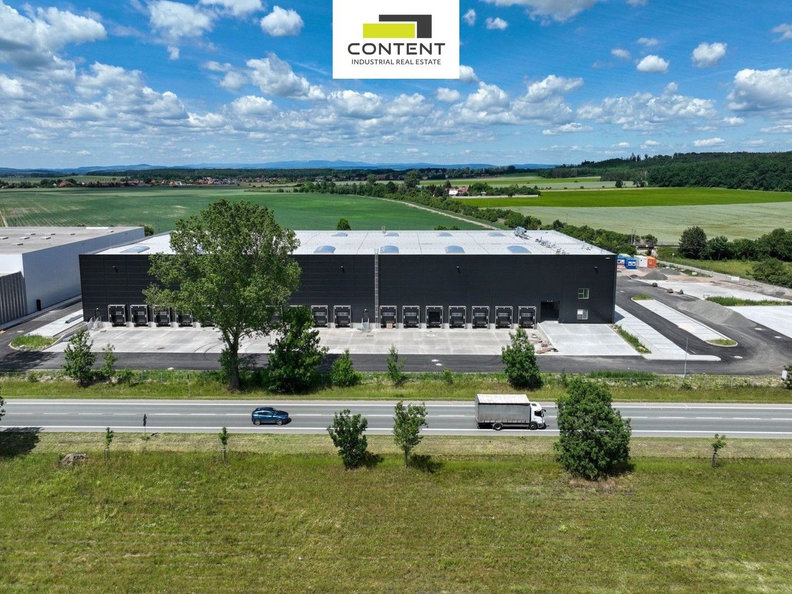 Pronájem komerčního prostoru 576 m² - foto 2