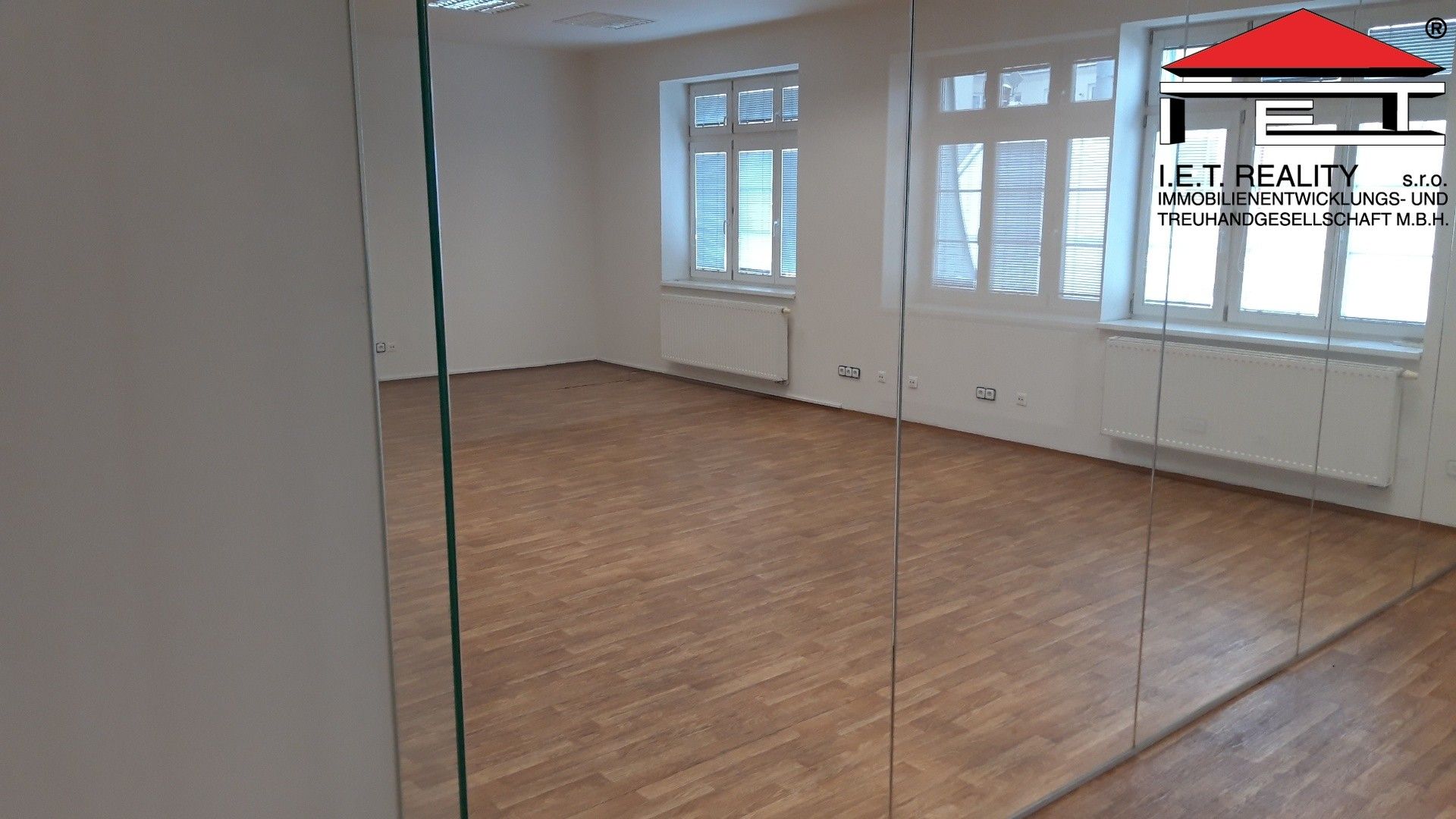 Pronájem komerčního prostoru 142 m² - foto 1
