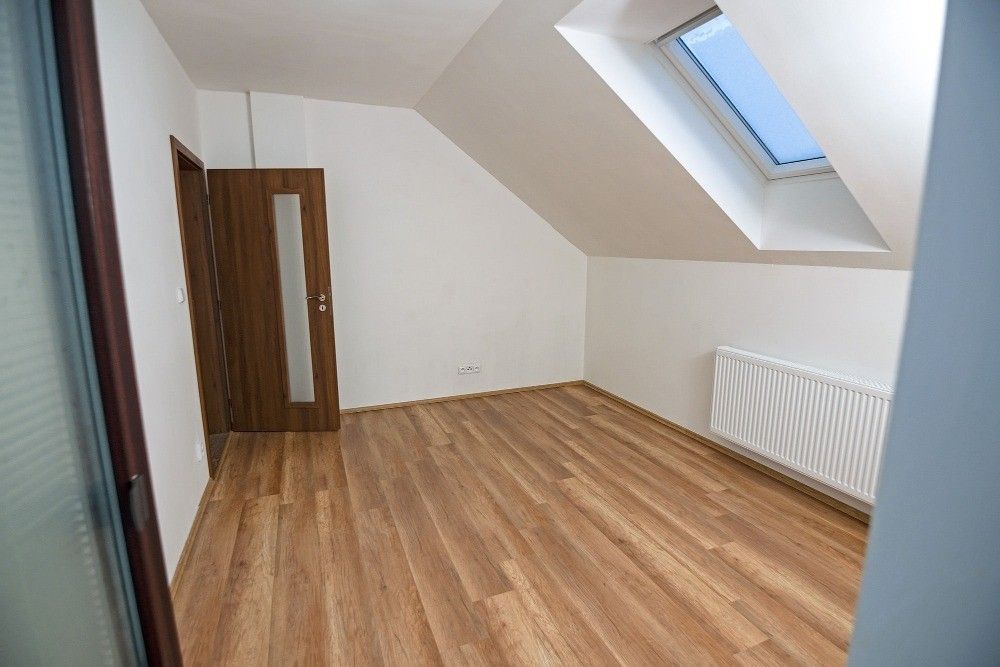 Pronájem bytu 4+kk 155 m² - foto 3