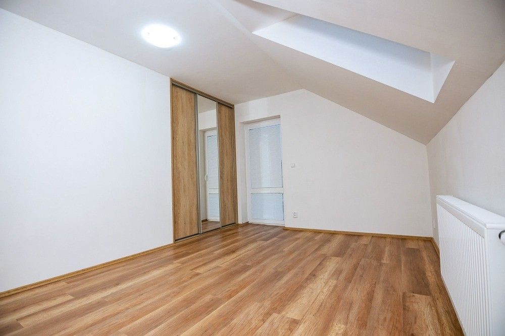 Pronájem bytu 4+kk 155 m² - foto 4
