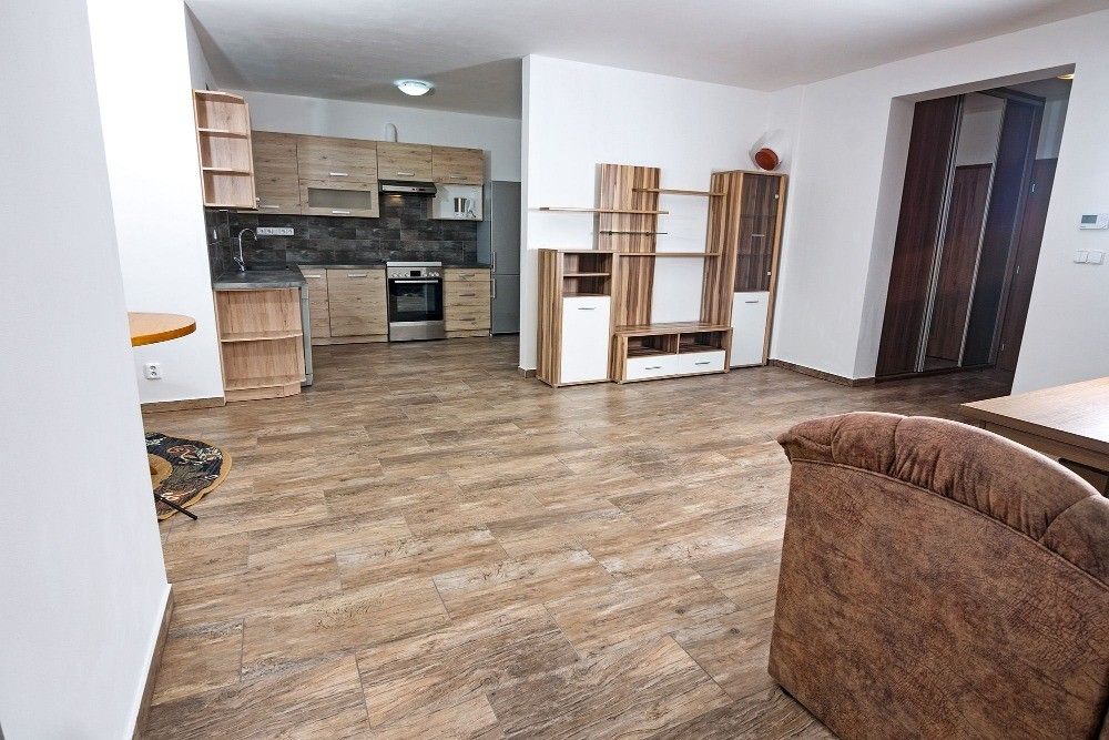 Pronájem bytu 4+kk 155 m² - foto 8