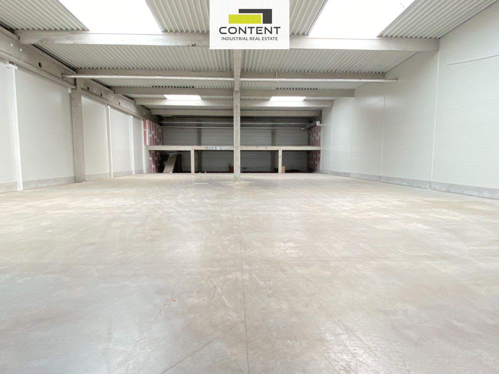 Pronájem komerčního prostoru 900 m² - foto 1