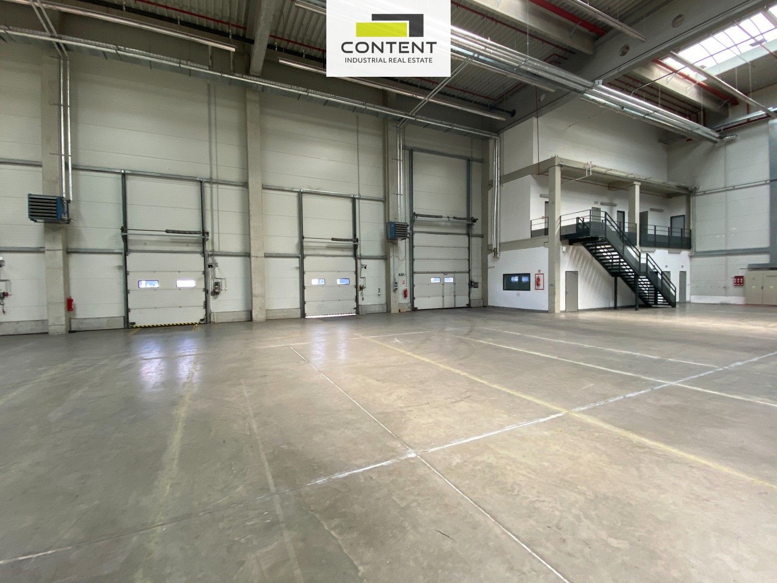 Pronájem komerčního prostoru 900 m² - foto 8