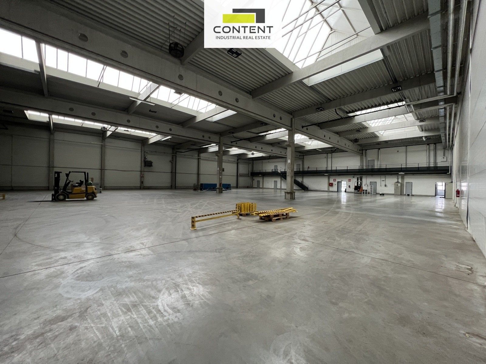 Pronájem komerčního prostoru 900 m² - foto 6