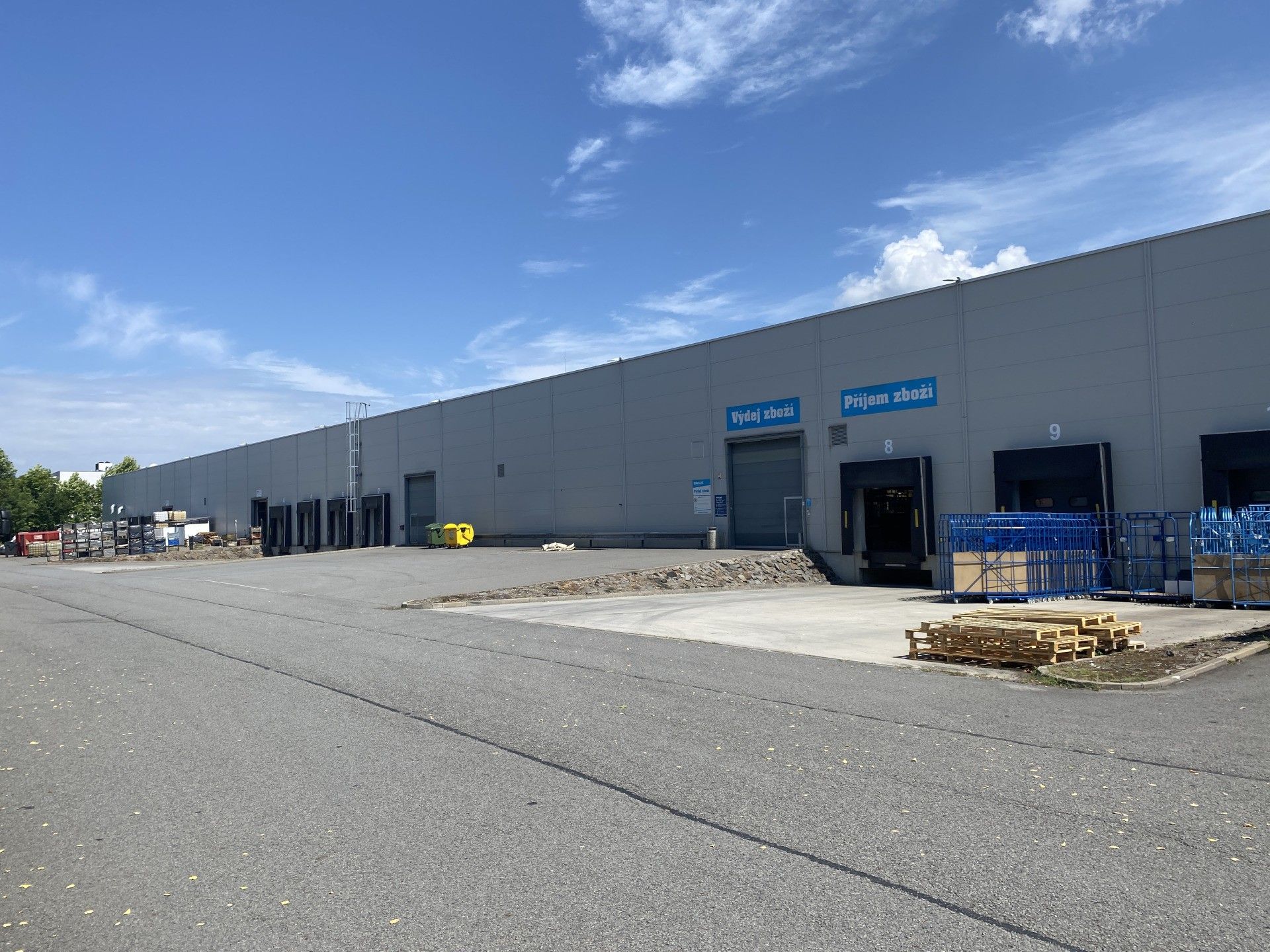Pronájem komerčního prostoru 900 m² - foto 2