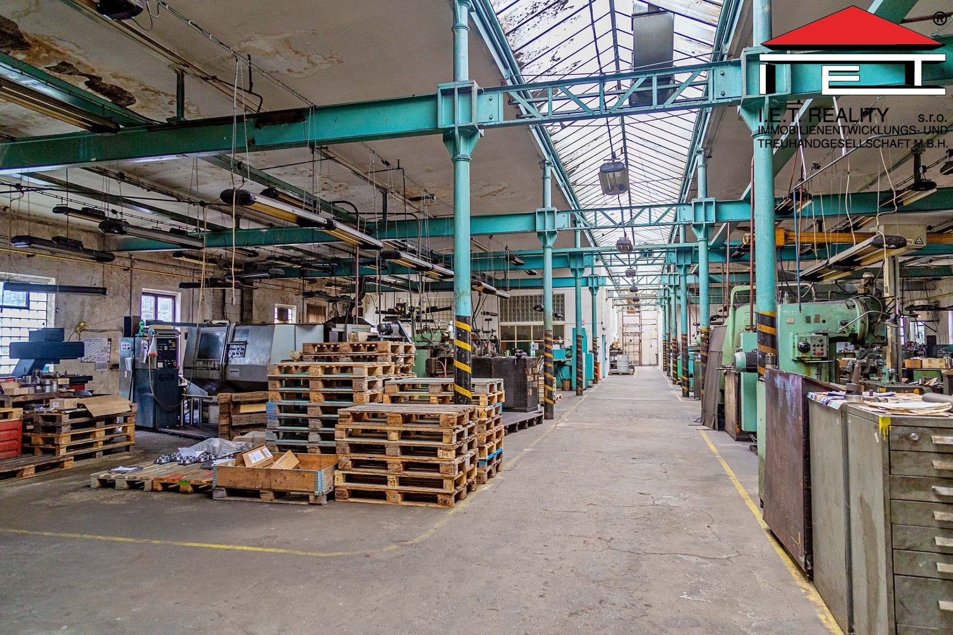 Prodej komerčního prostoru 8650 m² - foto 5