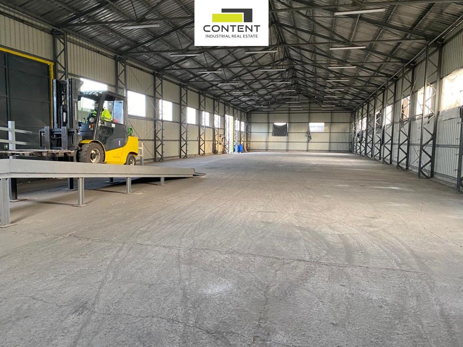 Pronájem komerčního prostoru 880 m² - foto 2