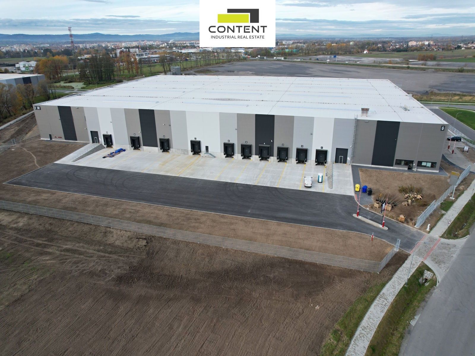 Pronájem komerčního prostoru 5920 m² - foto 2