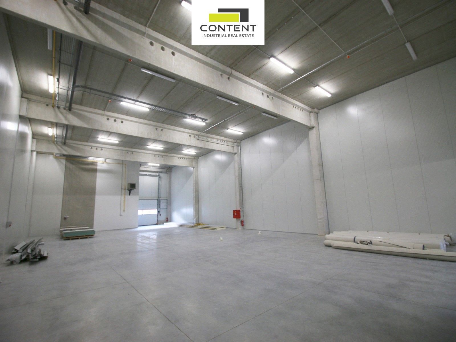 Pronájem komerčního prostoru 2460 m² - foto 1