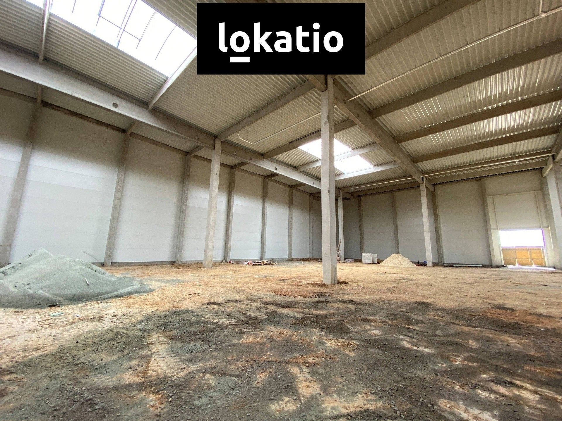 Pronájem komerčního prostoru 3078 m² - foto 1