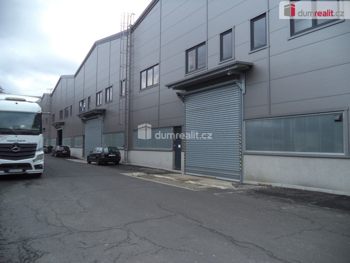 Pronájem komerčního prostoru 600 m² - foto 10