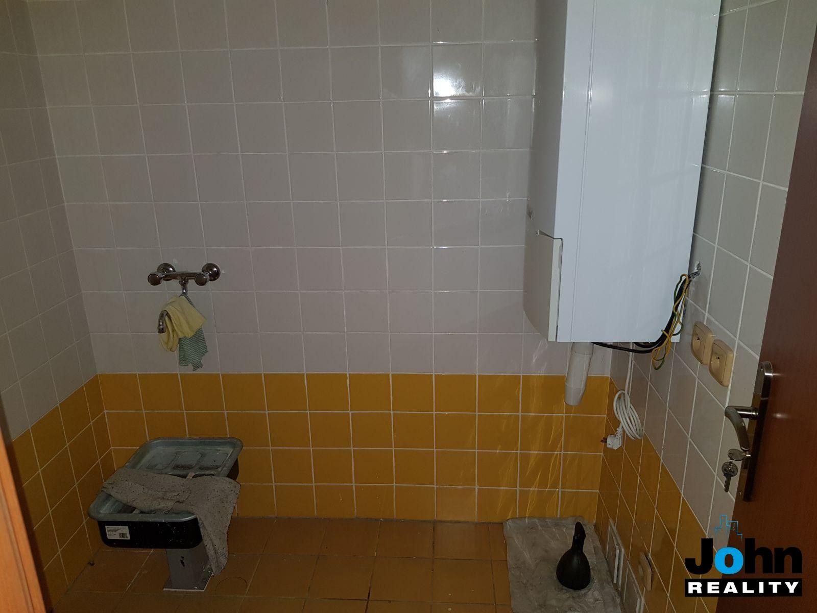 Pronájem komerčního prostoru 200 m² - foto 8