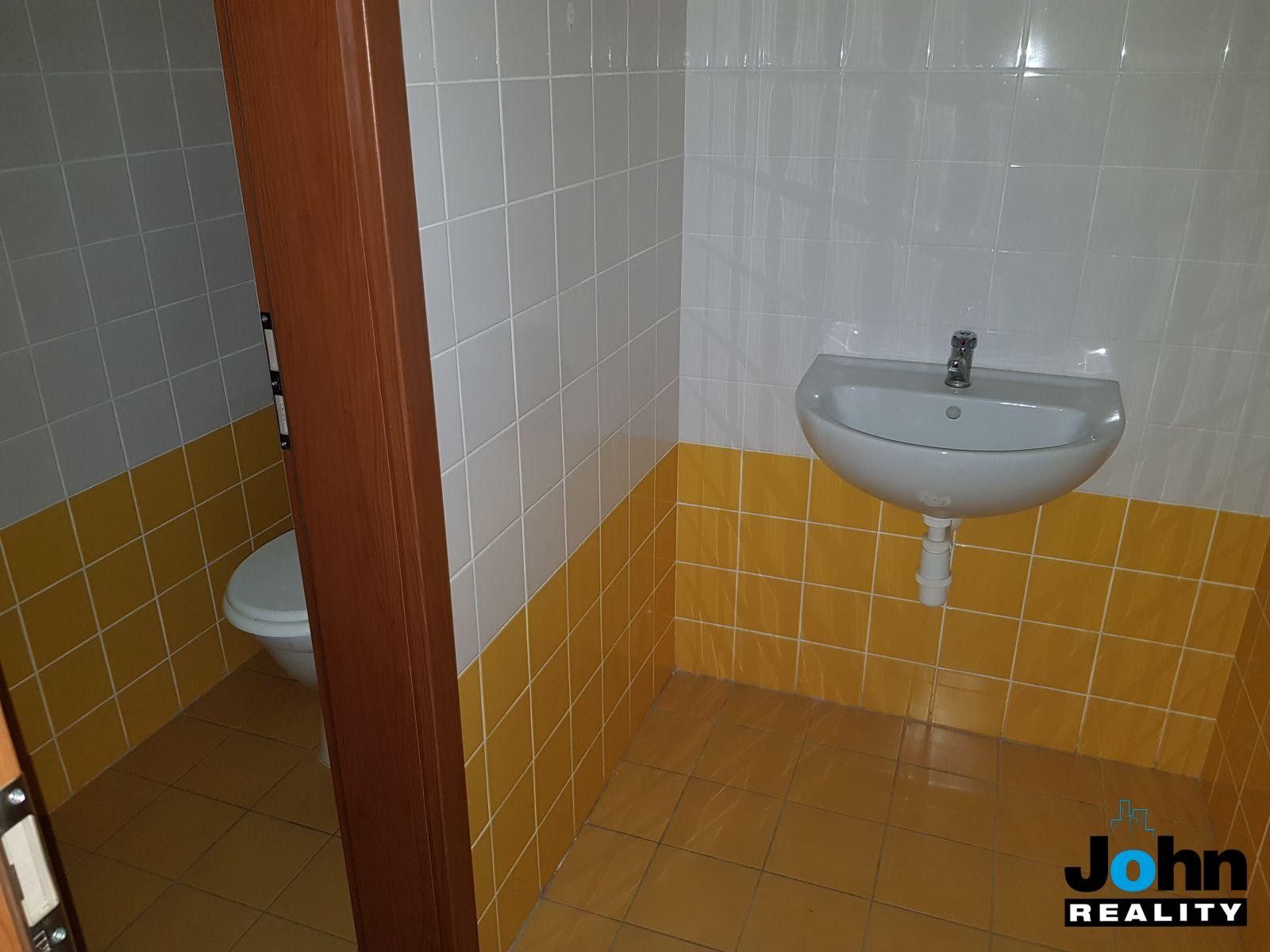 Pronájem komerčního prostoru 200 m² - foto 7
