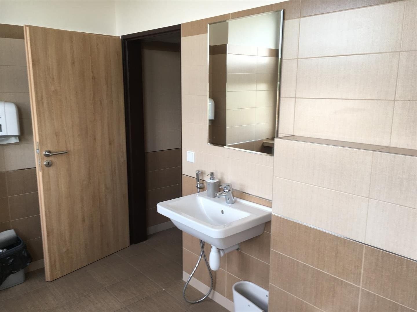 Pronájem komerčního prostoru 204 m² - foto 12